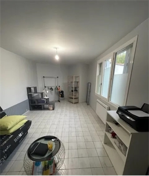 studio à la location -   33500  LIBOURNE, surface 28 m2 location studio - UBI466929014
